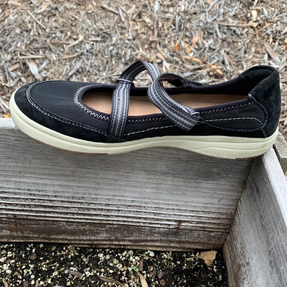 Earth Origins Mary Jane tennies in great condition, hardly worn - Picture 3 of 4